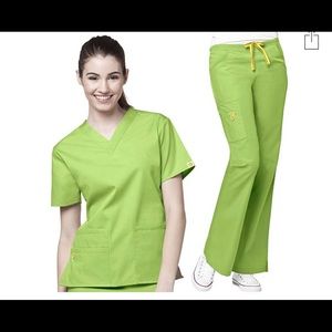 Wonder wink scrub set